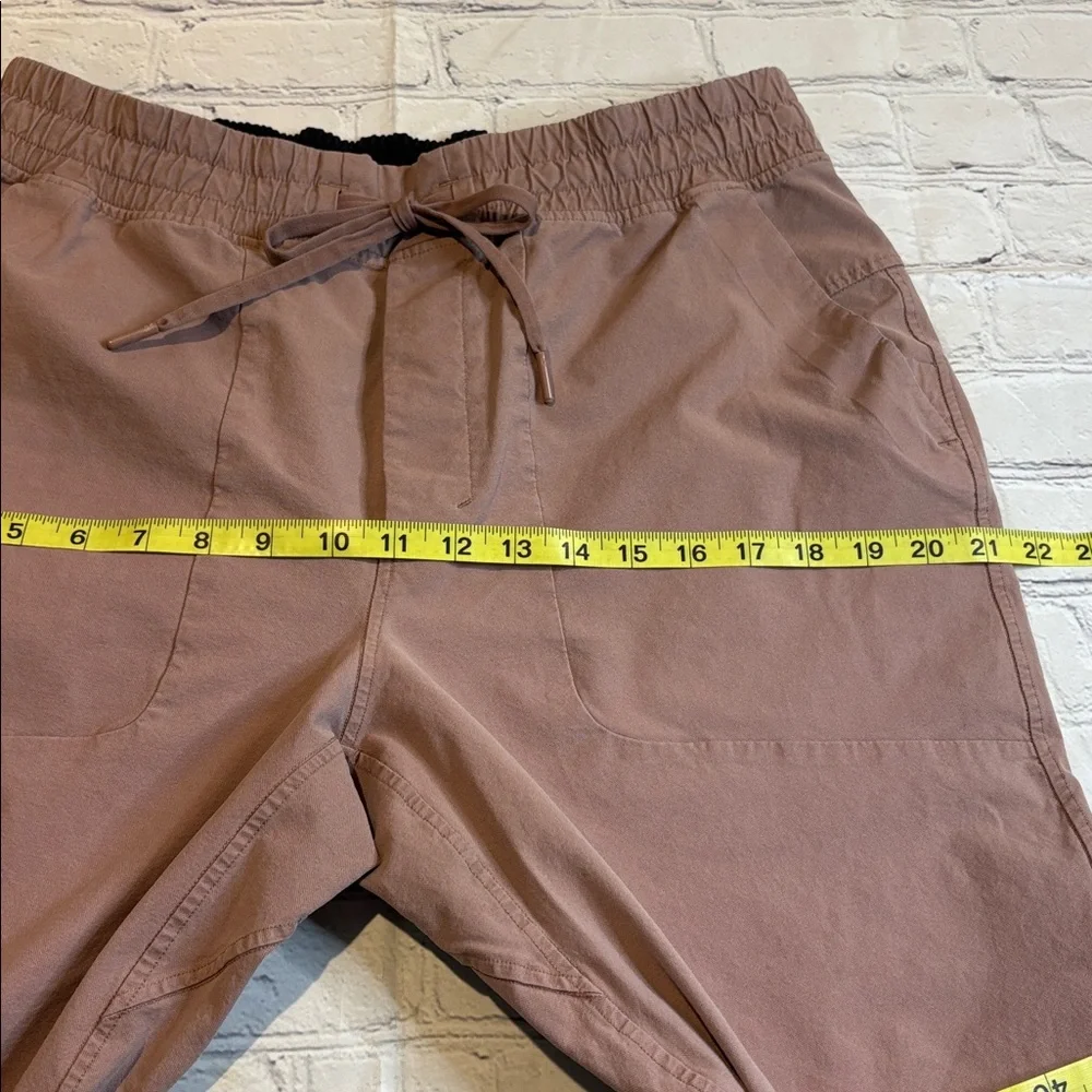 Lululemon ABC Cropped Pull-On Pant in Earth Color Clay